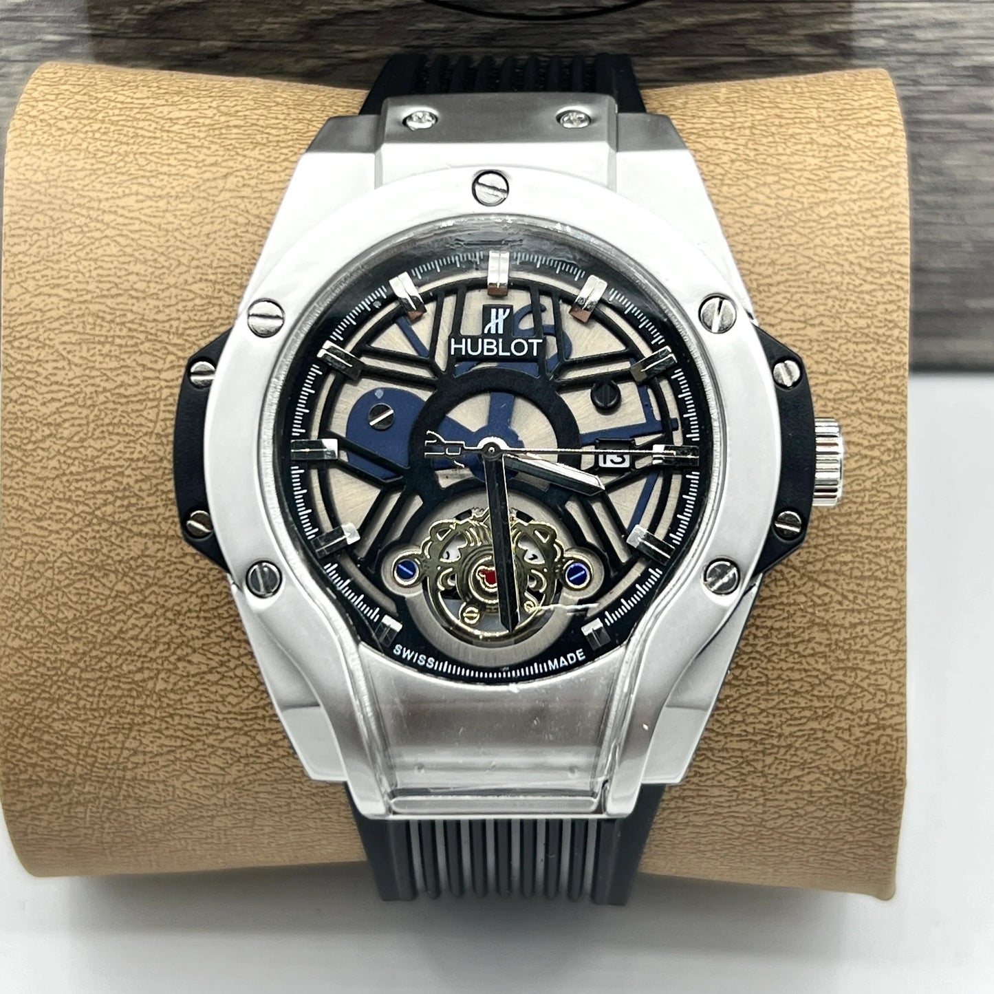 HUB WATCH