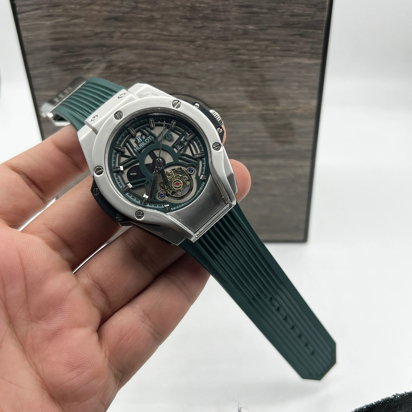 HUB WATCH